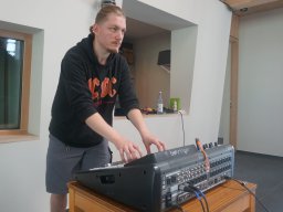 Elias am Mischpult